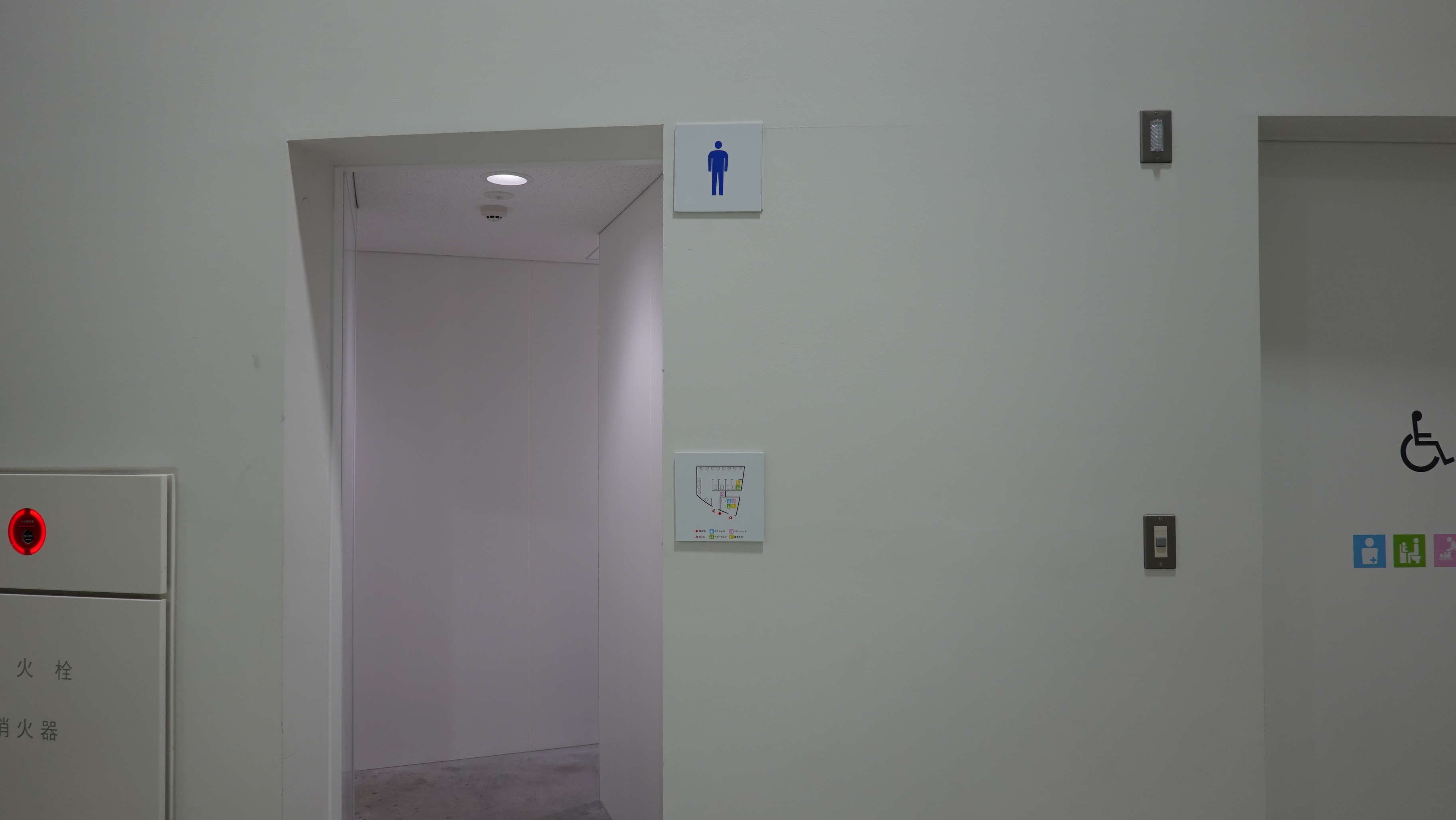 あなぶきアリーナ香川 男性トイレのベビーシート